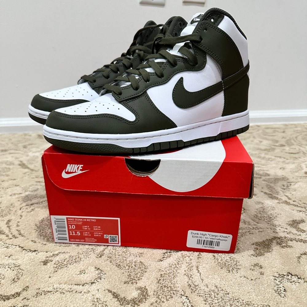 Nike Dunks Olive Green and White, like new!